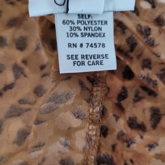 Cache velvet  Cheetah print vneck top - Picture 7 of 10
